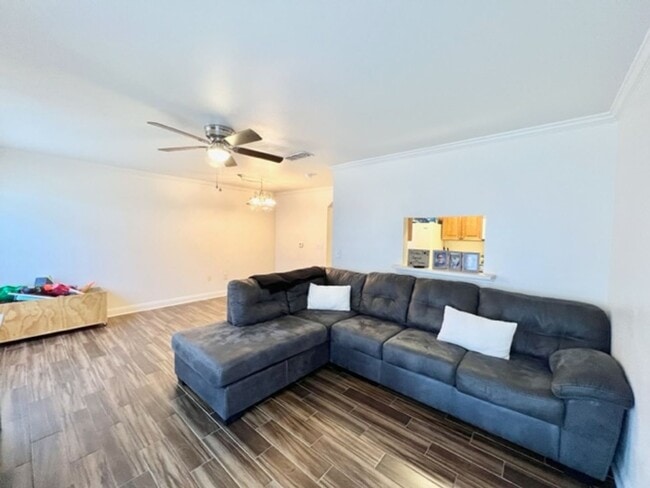 Photo - 703 Majestic Dr