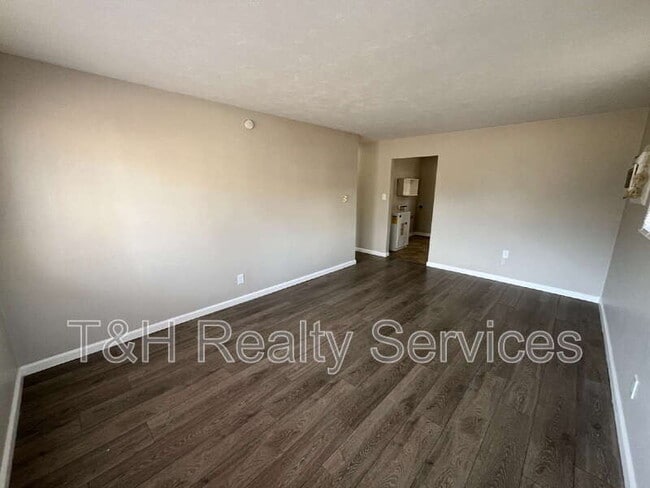 Photo - 5048 Hardegan St