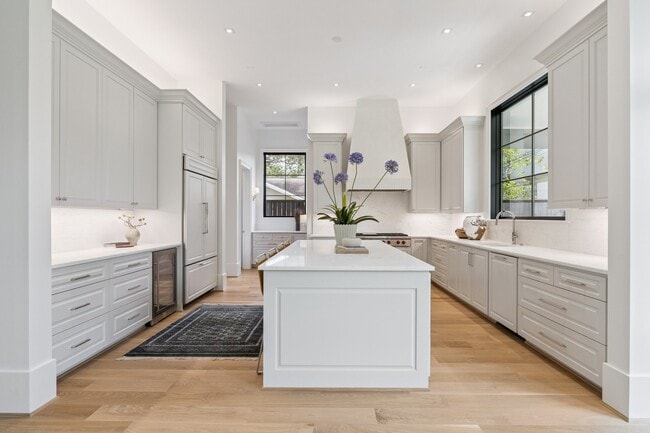 Photo - 2711 Eastgrove Ln