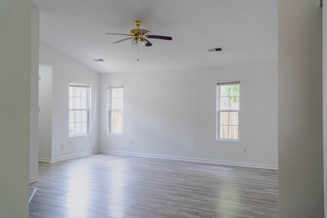 Photo - 4721 Waterfront Oak Dr