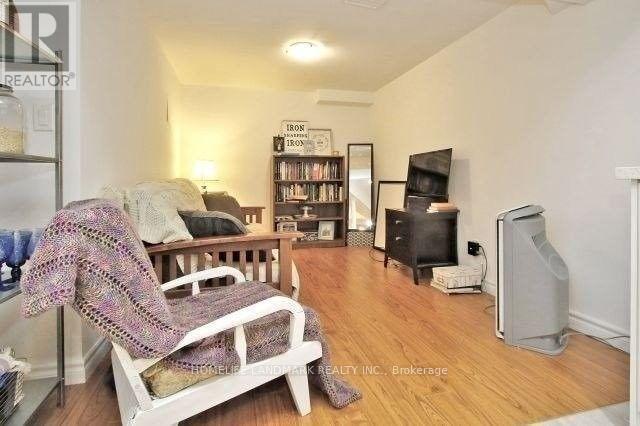 Photo - 30 Thatcher Crescent