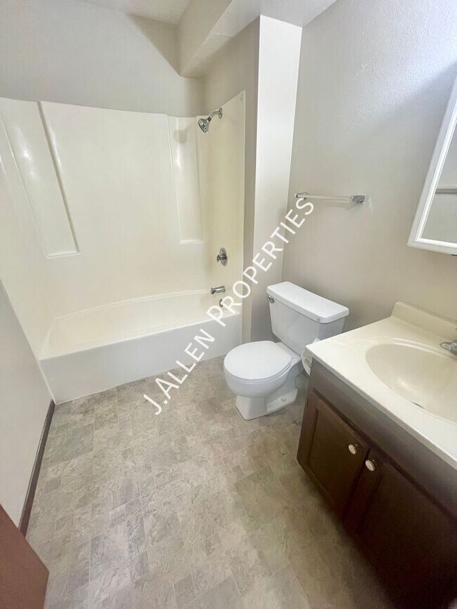 Photo - 607 W Michigan Ave