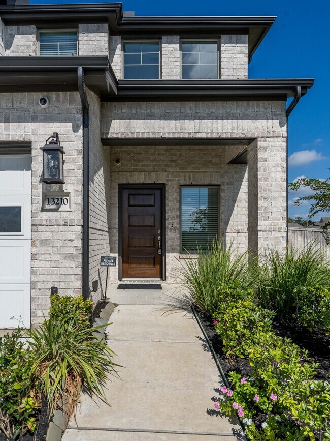 Photo - 13210 Wood Leaf Pk