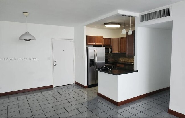 Building Photo - 7441 Wayne Ave Unit 10L Rental