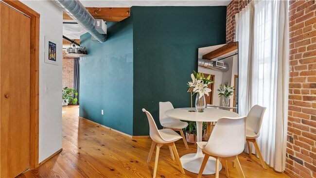 Photo - 407 Pine St