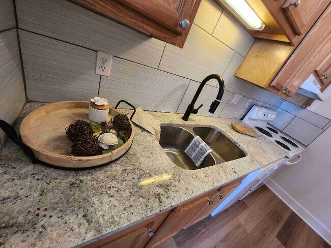 Photo - 30 Emery Way