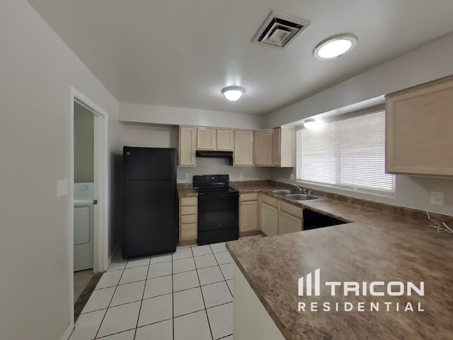 Photo - 1824 W Cheyenne Dr