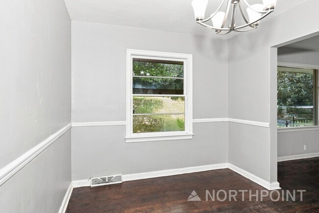 Photo - 1003 Forrest Blvd