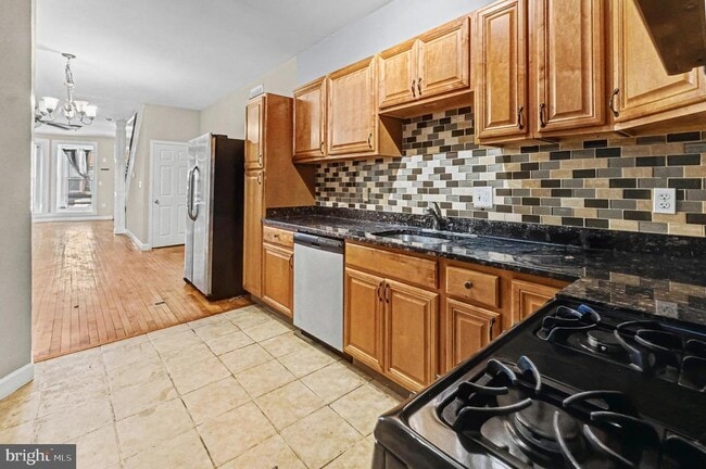 Photo - 407 W 28th St