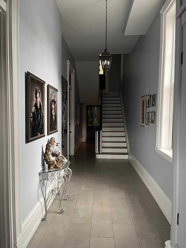 Hall - 1026 Conti St Unit 5