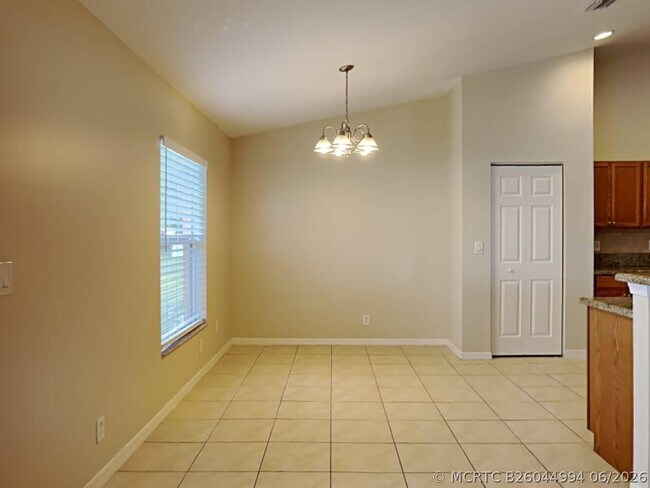 Photo - 1389 SW Prairie Cir