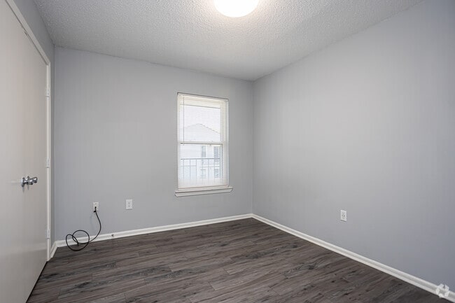 2BR, 1.5BA - 876SF