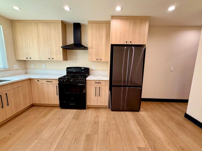 Photo - 7309 Yarmouth Ave Unit 7309 1/2 Yarmouth Ave