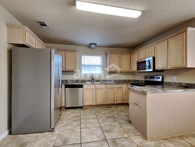 Photo - 955 Aaron Dr