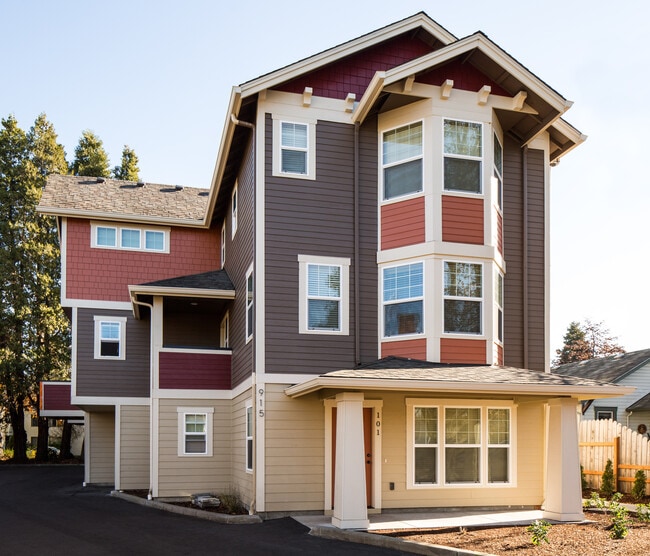 Building Photo - 915 SW 10th St Unit 101