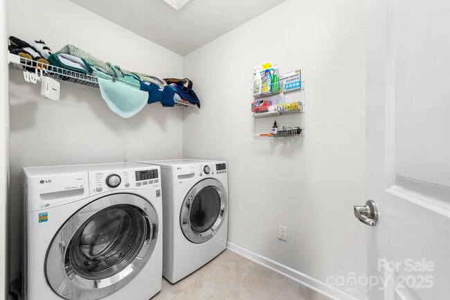 Photo - 6702 Carradale Way