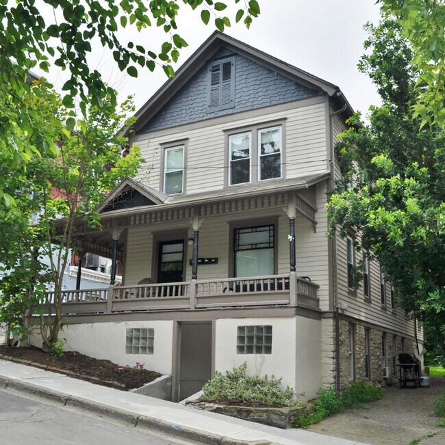 Building Photo - 211 Williams St
