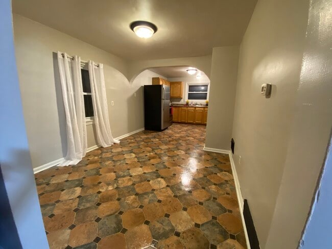 Cocina / Comedor - 806 E 6th St