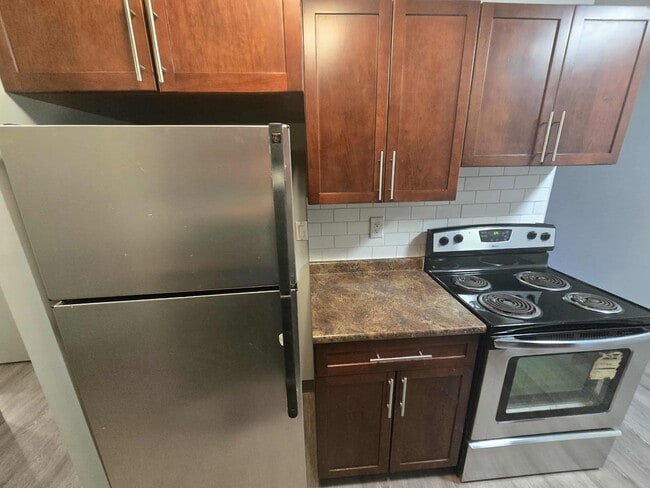 Building Photo - 155-155 Mighton Ave Unit 6