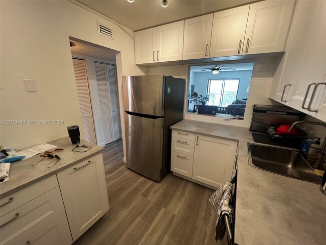 Photo - 950 Euclid Ave Unit 211