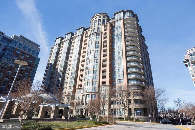Building Photo - 8220 Crestwood Heights Dr Unit 108 Rental