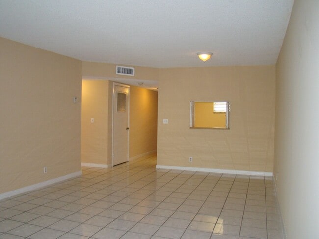 Photo - LARGE 2/2 IN CORAL SPRINGS PRICED RIGHT Tile Floor - Screened Patio - 1 Day Approval Unit 108