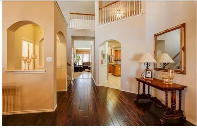 Photo - 3163 Guadaloupe