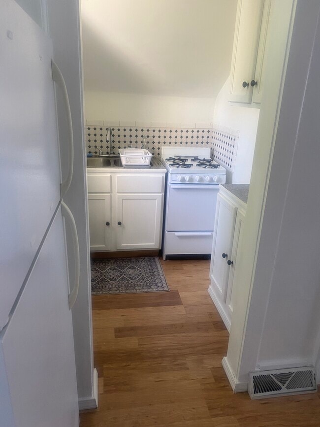 Photo - 589 E Losey St