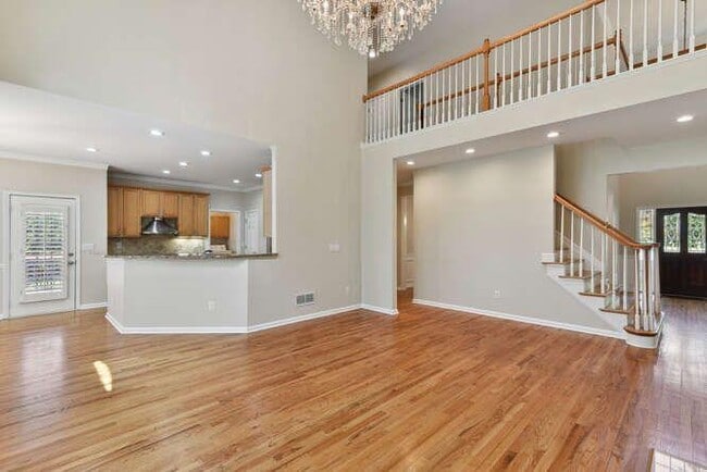 Photo - 330 Winherst Ln