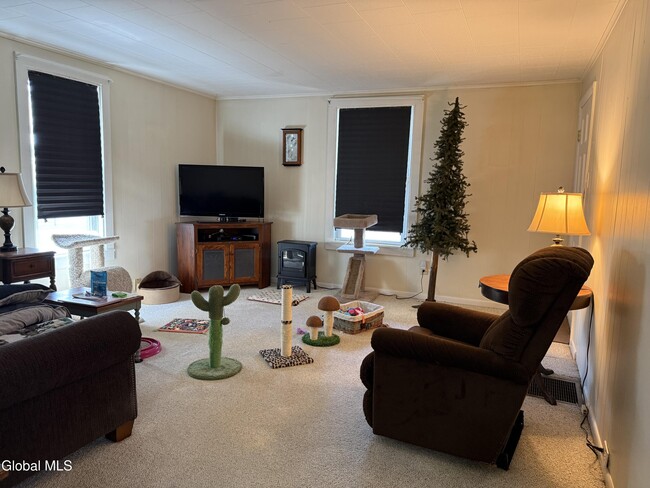 Photo - 172 Kingsboro Ave Unidad first floor