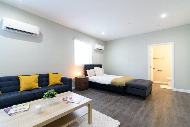 Photo - 1164 W 24th St Unidad 1164