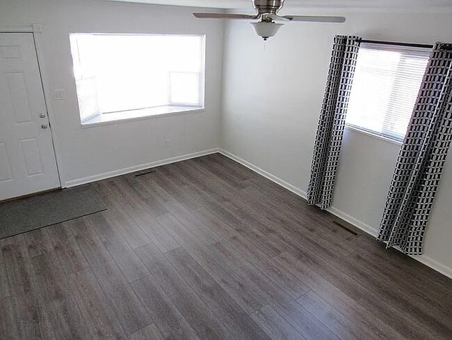 Sala de estar - 917 Pioneer Ln