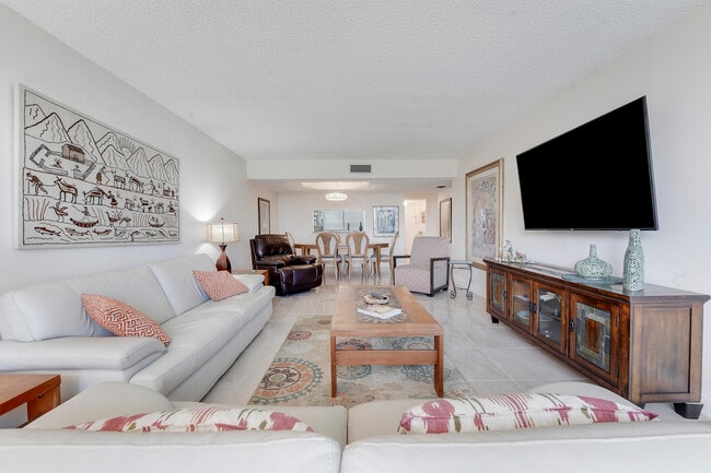 Photo - 6698 10th Ave N Unidad 320