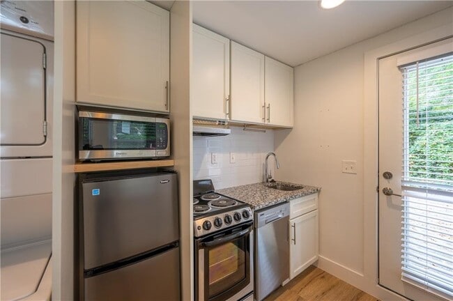 Photo - 1170 Greenwich St SW Unit 7