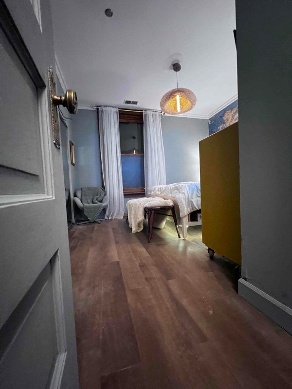 Photo - 550 W Surf St