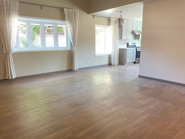 Photo - 1657 Cayton Ave