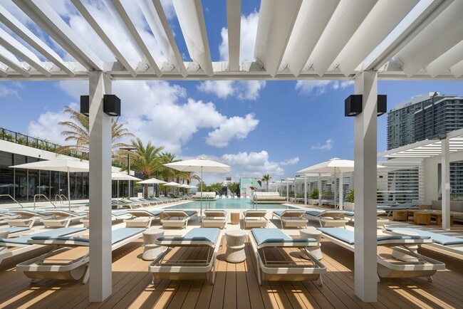 Building Photo - Forma Miami