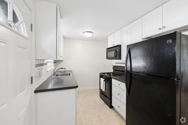 The Capital - 2BR, 1BA - 950SF - Kitchen