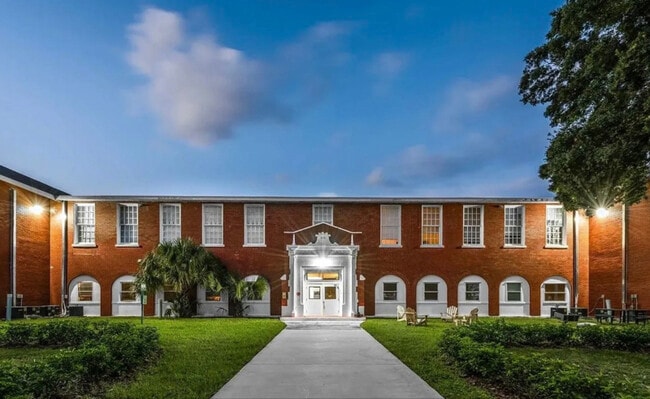 Building Photo - 1090 10th St N Unit 16