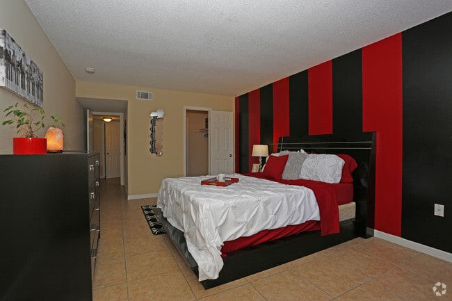 1BR, 1BA - 862 SF Greater Serenity - Bedroom