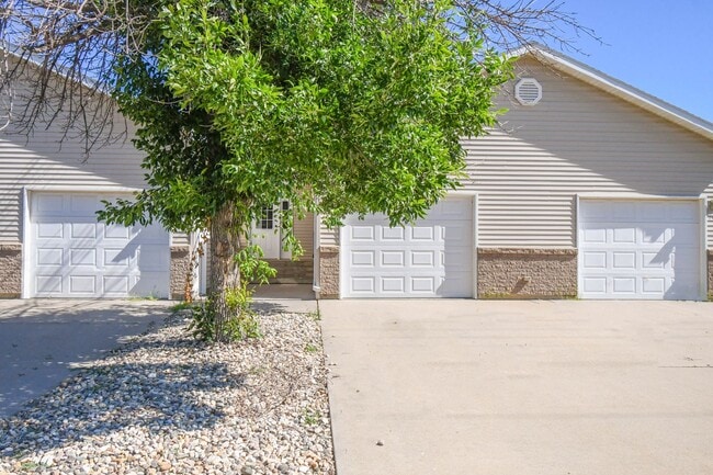 Photo - Comfortable 3-Bedroom Condo in Brandon – Available Now!