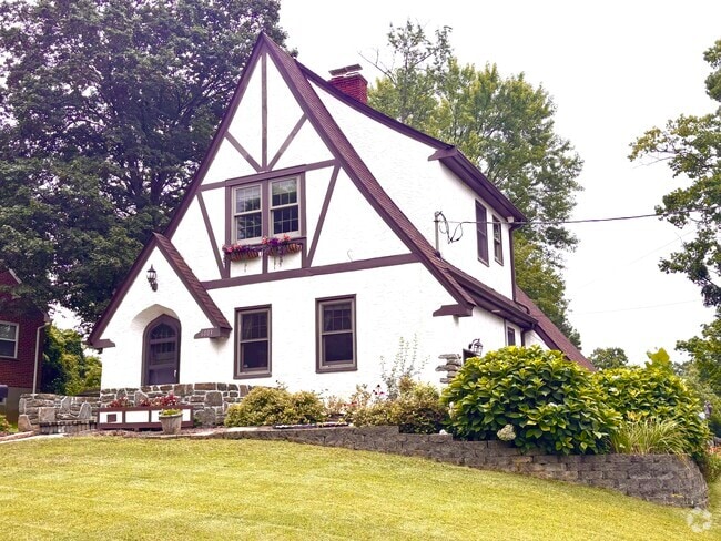 Building Photo - 6003 Cambridge Ave Rental