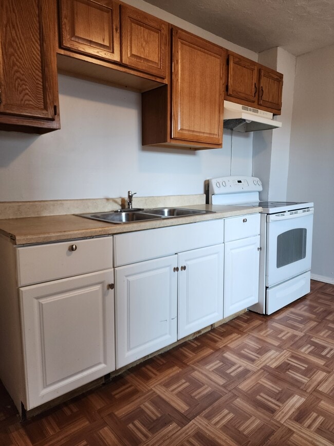 Kitchen - 396 Norton St Apartments Unit 3
