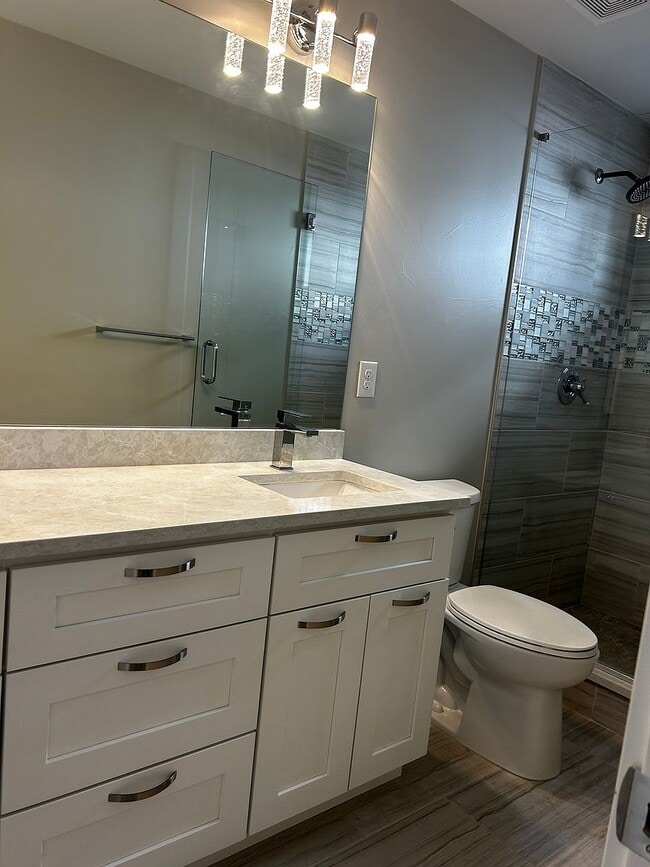 Photo - 1364 Yates St