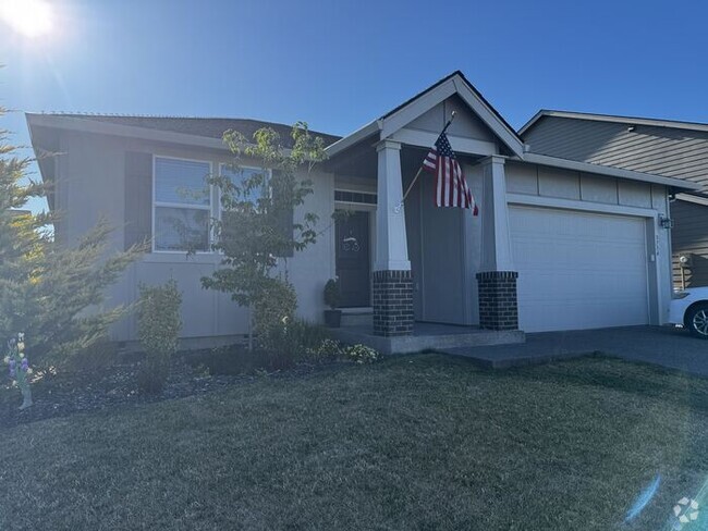Building Photo - THREE BEDROOM HOUSE IN RIDGEFIELD