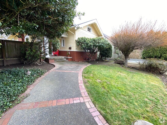 Building Photo - Fantastic Craftsman with great yard elevat... Rental