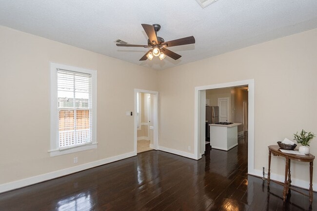 Photo - 3909 Barnes St