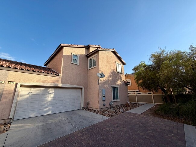 Building Photo - 4 bedroom in Weston Wills