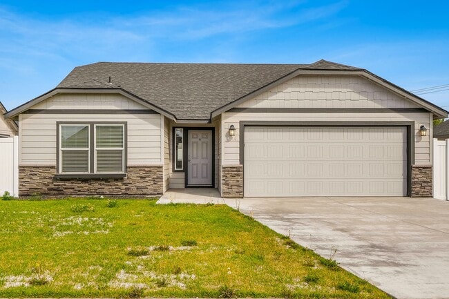 Building Photo - Newer Edgewood Home in Sagecrest Development!