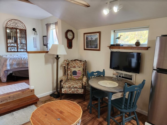 Photo - 370 S 5th St